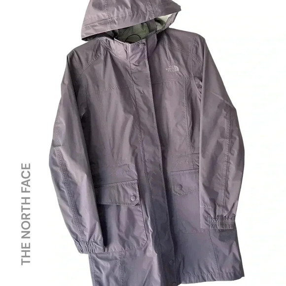 THE NORTH FACE NWOT HYVENT 2.5 L QUIANA WOMEN’S RAIN JACKET | SIZE: SMALL PETITE - Picture 1 of 11
